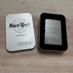 MINNEAPOLIS Hard Rock Cafe High Polish Chrome Zippo Lighter (Closed Location)